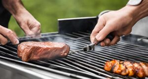 Colorful spread of top 10 vegetarian BBQ dishes on rustic table grilled veggie skewers, portobello burgers, corn, halloumi, and fresh salads. Outdoor summer setting.