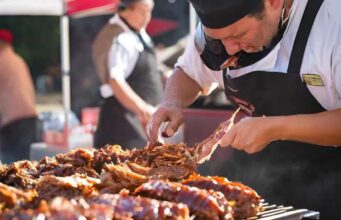 bbq_chef_preparing_dishes_at_festival 2