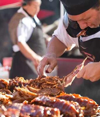 bbq_chef_preparing_dishes_at_festival 2